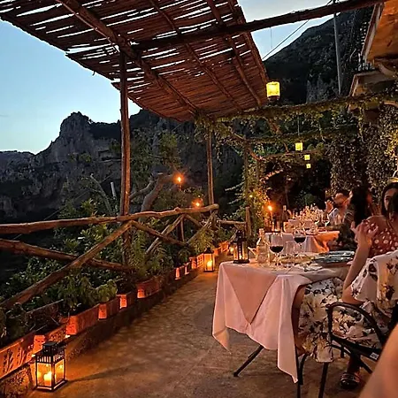 Colle Dell'ara Bed & Breakfast 4*
