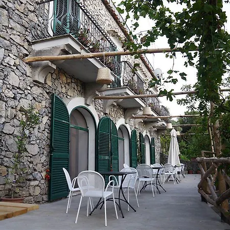 Colle Dell'ara Nocleg ze śniadaniem 4*